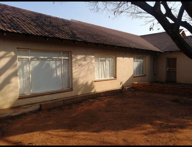 3 BEDROOM FREEHOLD SOLD IN STILFONTEIN EXT 4